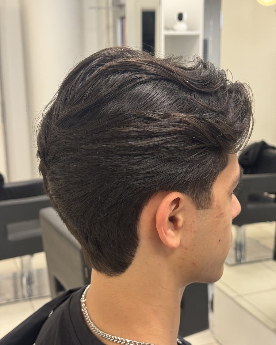 Efter klippning: Textur till quiff av Hamid — Kvarnens Klippotek, frisör Uppsala centrum