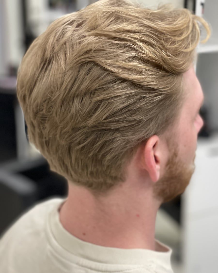 Före klippning: Blont med ren fade — Kvarnens Klippotek, frisör i Uppsala centrum