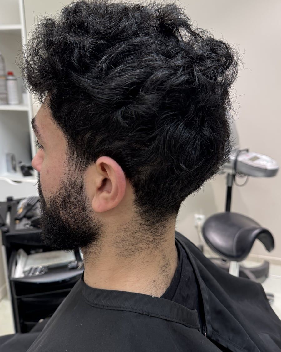 Före klippning: Lockigt med ren fade — Kvarnens Klippotek, frisör i Uppsala centrum
