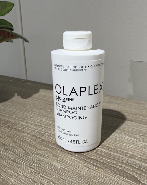 Olaplex No.4 Bond Maintenance schampo — säljs hos Kvarnens Klippotek, frisör i Uppsala