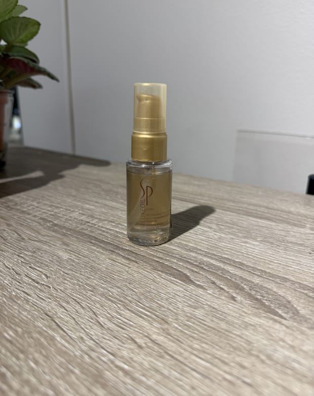 Wella SP Luxeoil Reconstructive Elixir hårolja — säljs hos Kvarnens Klippotek, frisör i Uppsala