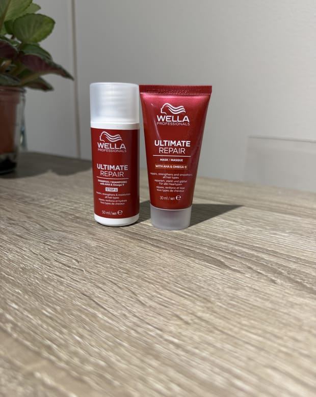 Wella Ultimate Repair schampo och hårmask — säljs hos Kvarnens Klippotek, frisör i Uppsala